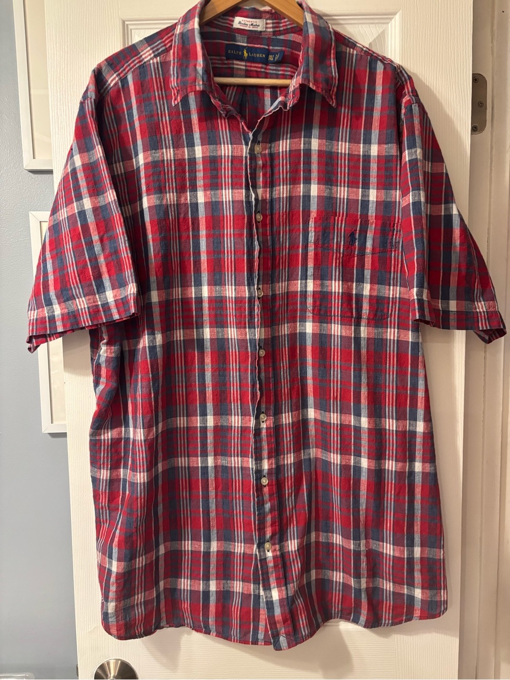Classic Red Plaid Short-Sleeve Button-Up Shirt